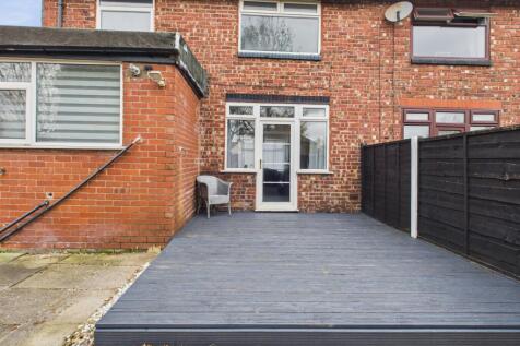 CAM03729G0-PR0172-STILL025