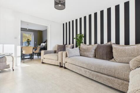 CAM03729G0-PR0177-STILL023