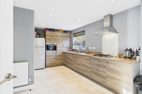 CAM03729G0-PR0177-STILL013