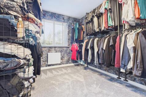 CAM03729G0-PR0177-STILL009