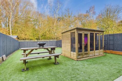 CAM03729G0-PR0177-STILL033