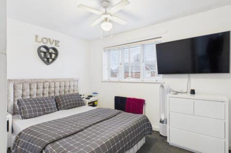 CAM03729G0-PR0179-STILL001