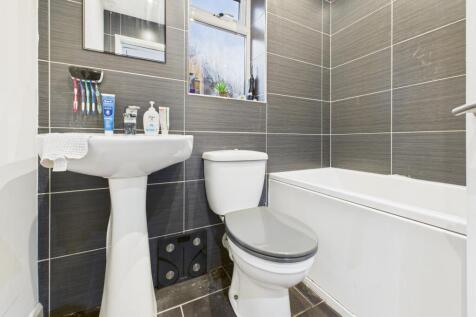 CAM03729G0-PR0179-STILL008