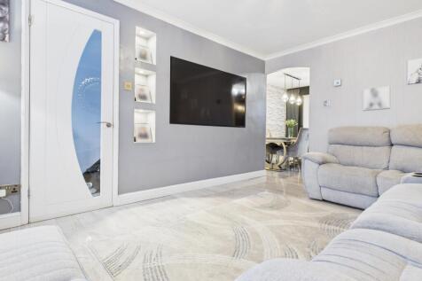 CAM03729G0-PR0179-STILL026