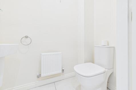 CAM03729G0-PR0178-STILL009