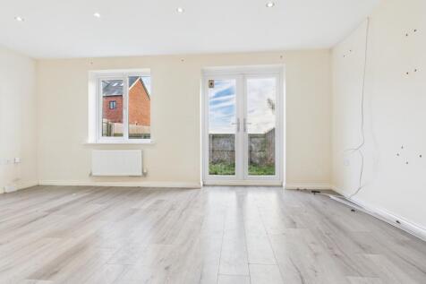 CAM03729G0-PR0178-STILL012