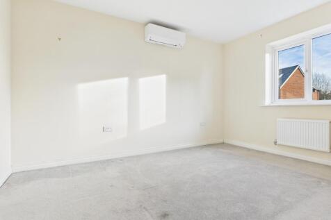 CAM03729G0-PR0178-STILL005