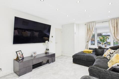 CAM03729G0-PR0181-STILL028