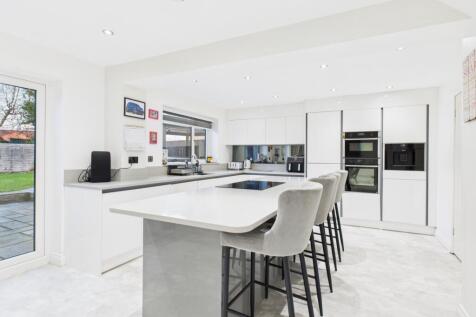 CAM03729G0-PR0181-STILL022