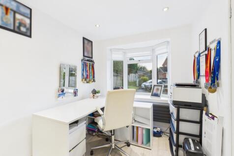 CAM03729G0-PR0181-STILL029