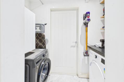 CAM03729G0-PR0181-STILL032