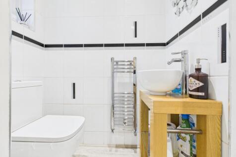 CAM03729G0-PR0181-STILL031