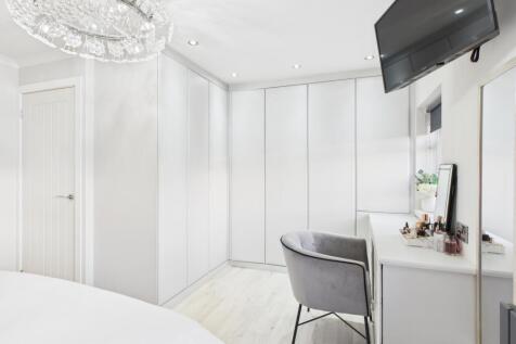 CAM03729G0-PR0181-STILL016