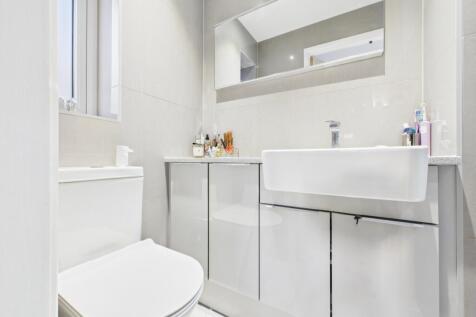 CAM03729G0-PR0181-STILL010