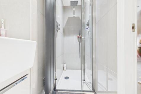 CAM03729G0-PR0181-STILL011