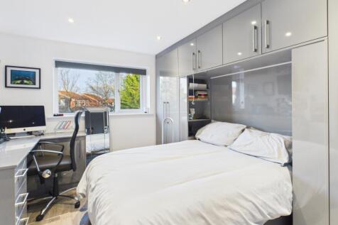 CAM03729G0-PR0181-STILL004