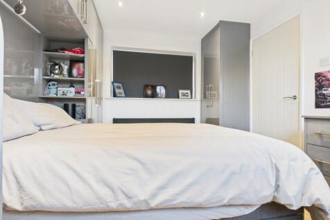 CAM03729G0-PR0181-STILL002