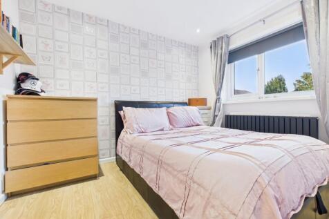 CAM03729G0-PR0181-STILL007