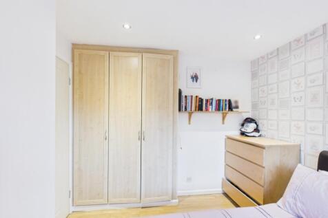 CAM03729G0-PR0181-STILL008