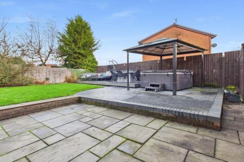 CAM03729G0-PR0181-STILL034