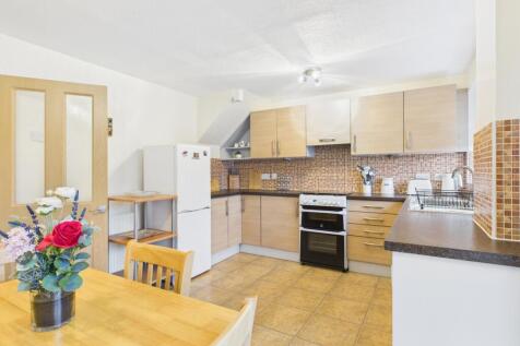 CAM03729G0-PR0183-STILL014