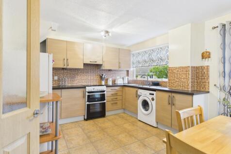 CAM03729G0-PR0183-STILL015