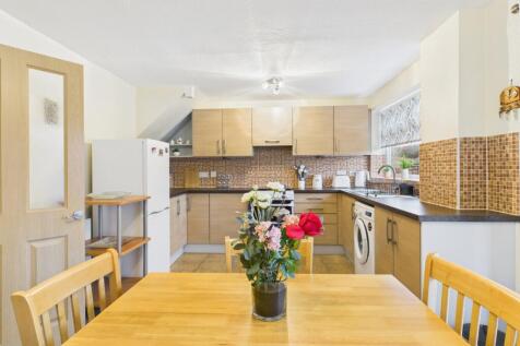 CAM03729G0-PR0183-STILL016