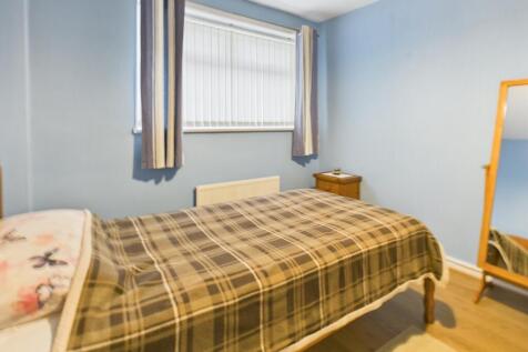 CAM03729G0-PR0183-STILL008