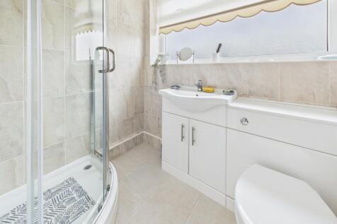 CAM03729G0-PR0183-STILL009