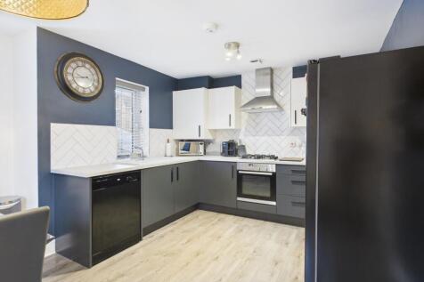 CAM03729G0-PR0184-STILL001