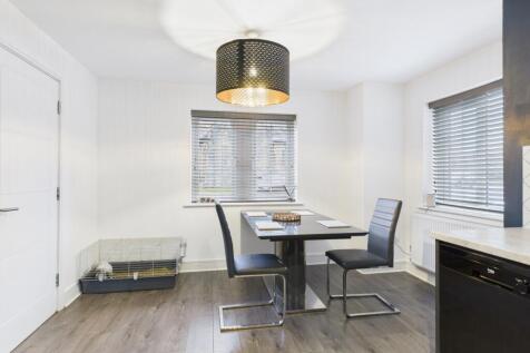 CAM03729G0-PR0184-STILL002