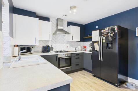 CAM03729G0-PR0184-STILL003