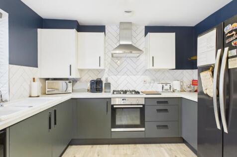 CAM03729G0-PR0184-STILL004