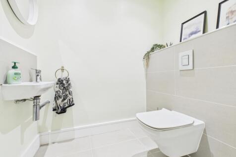 CAM03729G0-PR0184-STILL005