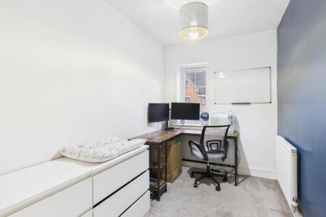 CAM03729G0-PR0184-STILL015