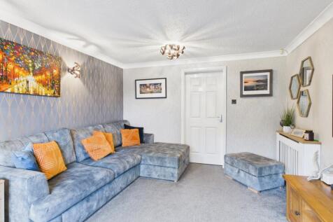 CAM03729G0-PR0185-STILL001