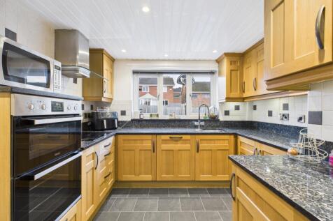 CAM03729G0-PR0185-STILL006