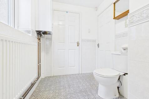 CAM03729G0-PR0185-STILL009