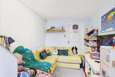 CAM03729G0-PR0185-STILL012