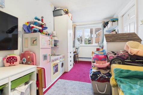 CAM03729G0-PR0185-STILL014