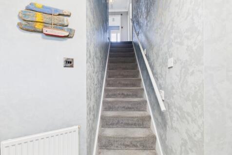 CAM03729G0-PR0185-STILL015