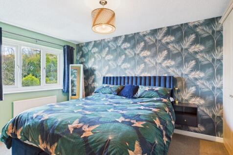 CAM03729G0-PR0185-STILL017