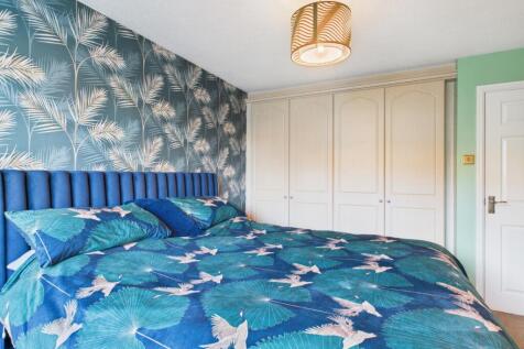 CAM03729G0-PR0185-STILL018