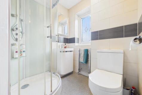 CAM03729G0-PR0185-STILL016