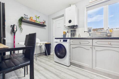 CAM03729G0-PR0186-STILL016