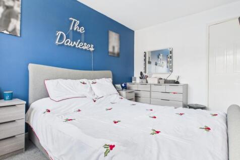 CAM03729G0-PR0186-STILL003