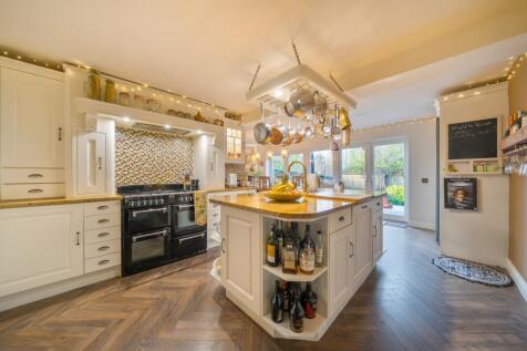 1383222-33-69207a6e23fc2-ARW-1