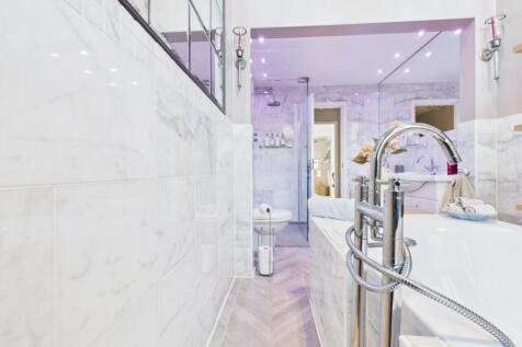 CAM03729G0-PR0188-STILL012