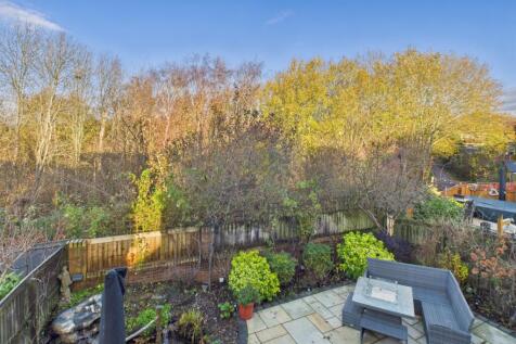 CAM03729G0-PR0188-STILL010