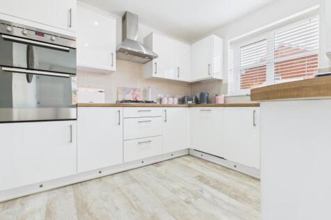 CAM03729G0-PR0193-STILL028